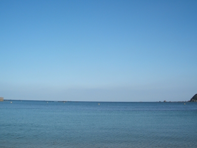 青い空と海