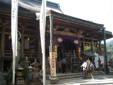 青岸渡寺の本堂
